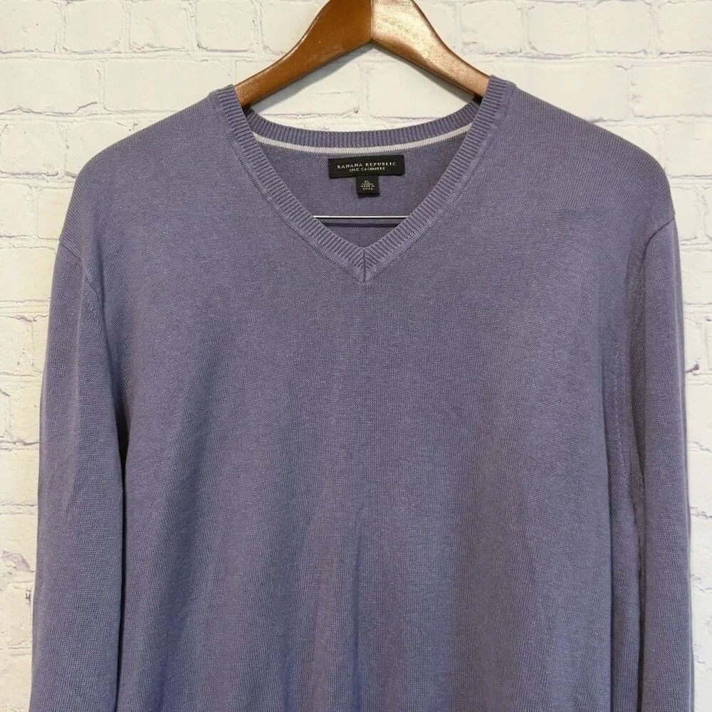 Banana Republic Silk Cashmere V-Neck Sweater Mens XL  Lightweight Luxury Purple